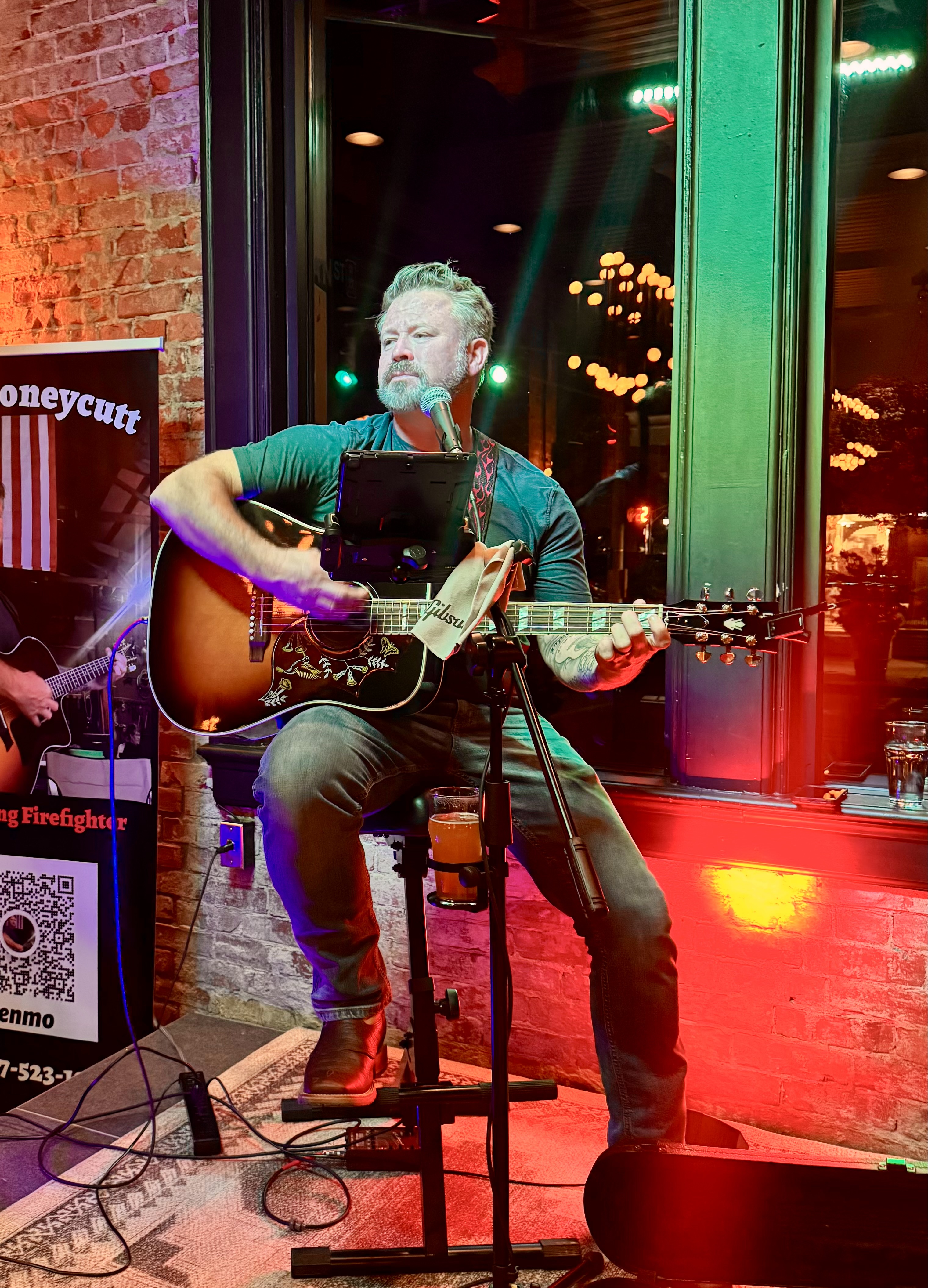 Steve Honeycutt playing guitar